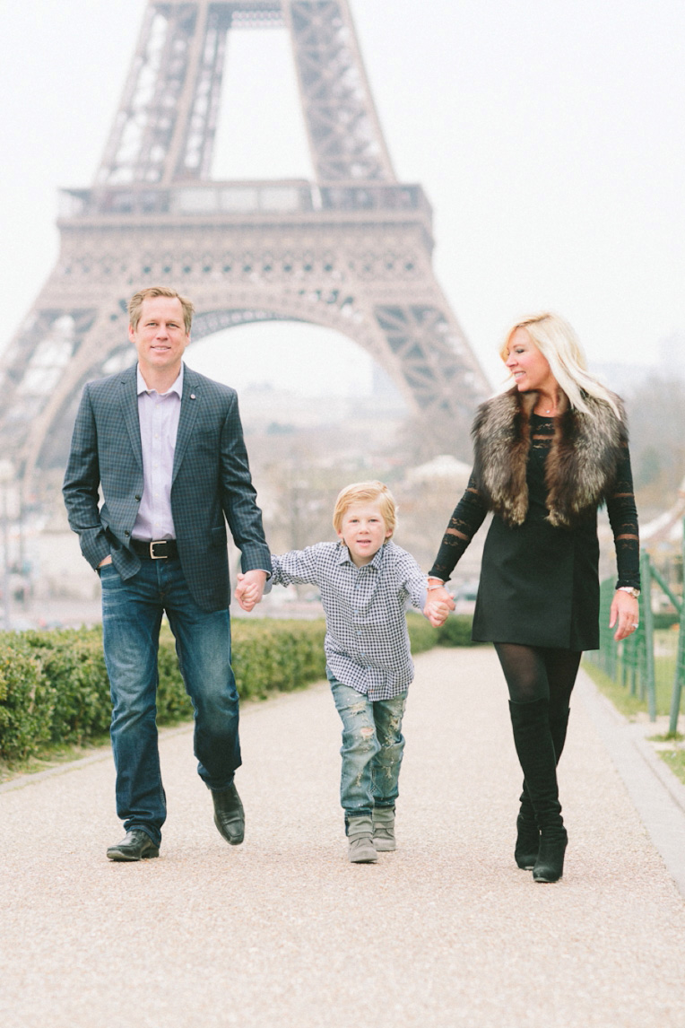 Семья французов. Семья во Франции. Семья в Париже. Семья на французском для детей. Фотосессия в Париже с семьёй.