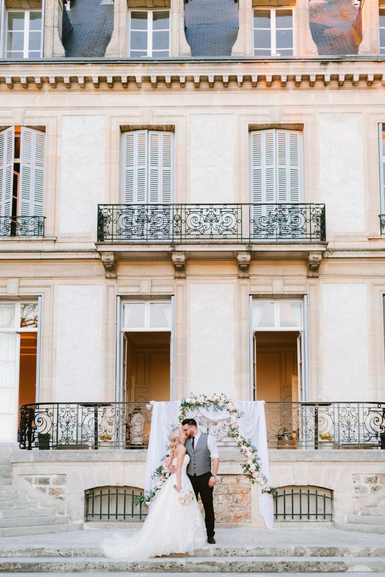 An American wedding at Château de Santeny! | French Grey Photography